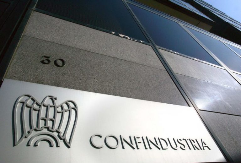Confindustria, la guerra in Ucraina frena Italia ed Europa