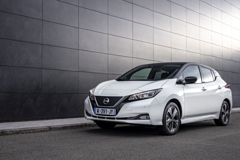 Nissan presenta la versione speciale LEAF10