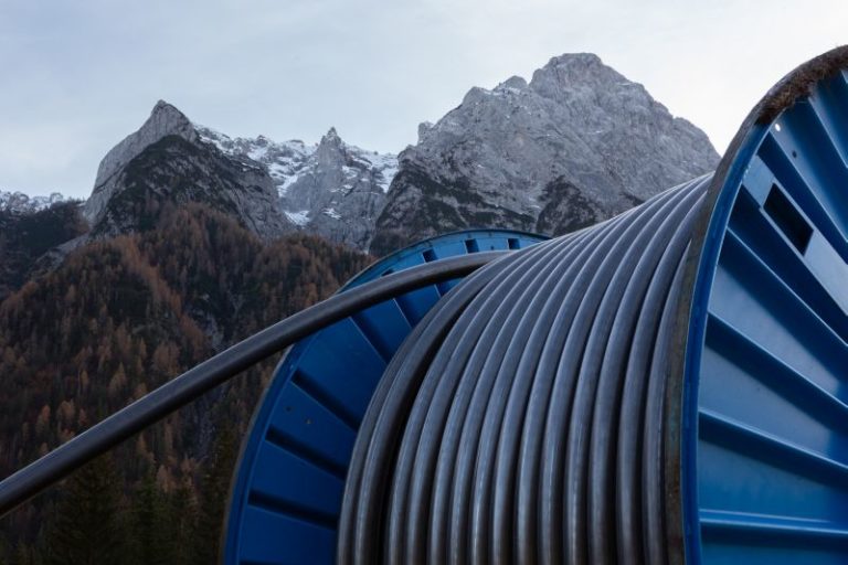 Terna, nuova linea elettrica “invisibile” tra Cortina e Auronzo