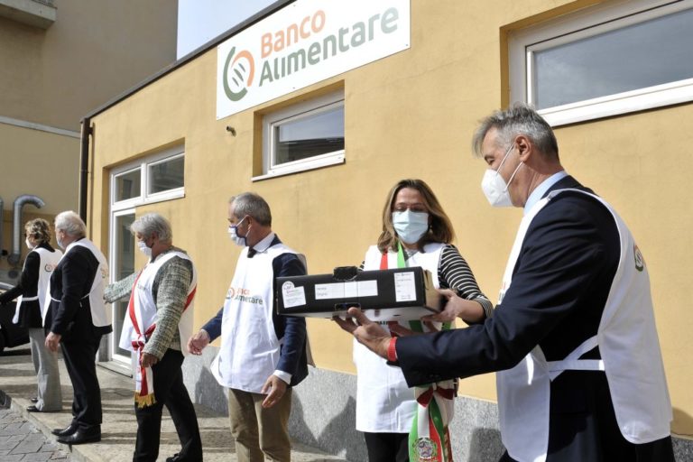 Milano, dagli Hub di quartiere raccolte 76 tonnellate di cibo
