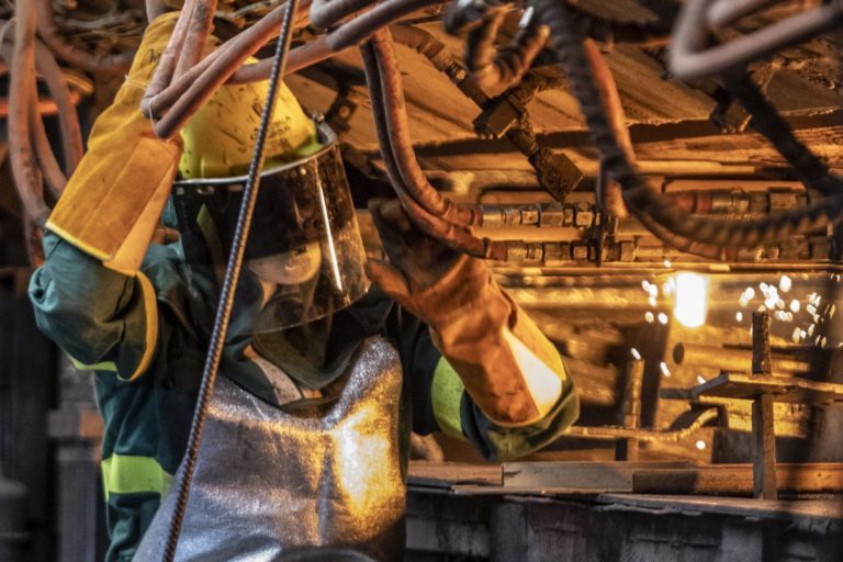 A dicembre in calo la produzione industriale
