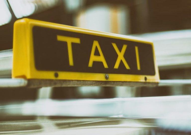 Taxi, incentivi per acquisto veicoli elettrici a Bologna