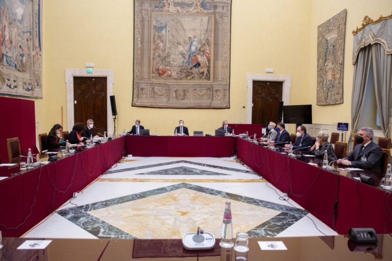 I sindacati “Prorogare la cig e il blocco dei licenziamenti”