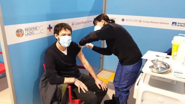 Covid, attivo il nuovo centro vaccinale all’aeroporto di Fiumicino