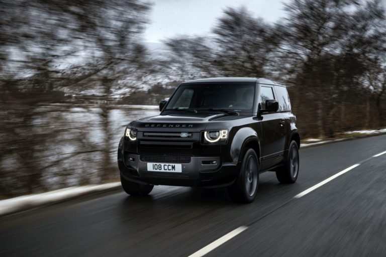 Alla Defender V8 si aggiungono le esclusive edizioni speciali