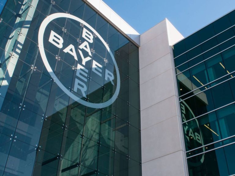 Bayer: nel 2020 ricavi stabili ma risultato negativo per 10,5 miliardi