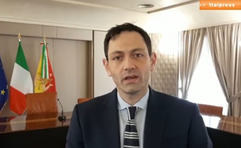 Patente vaccinale, Razza “si rischia incostituzionalità”