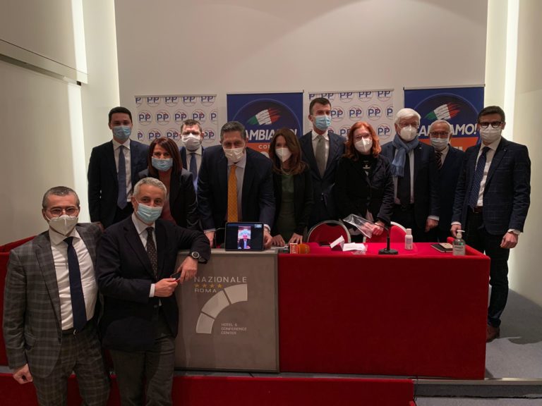 Cambiamo, Toti “C’è una terza Repubblica da ristrutturare”