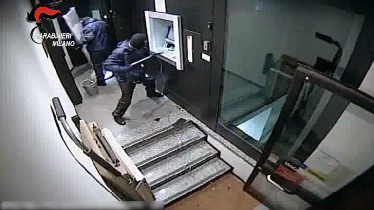 Facevano esplodere bancomat, 10 arresti tra Italia e Spagna