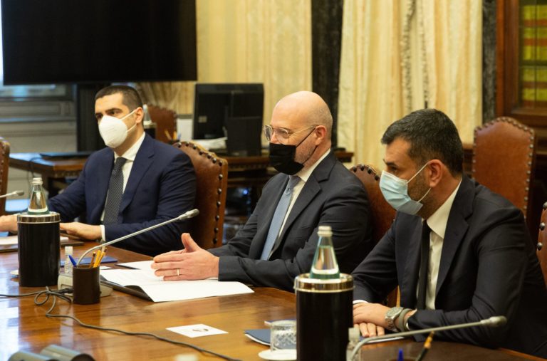 Per Regioni ed enti locali priorità Recovery e piano vaccini