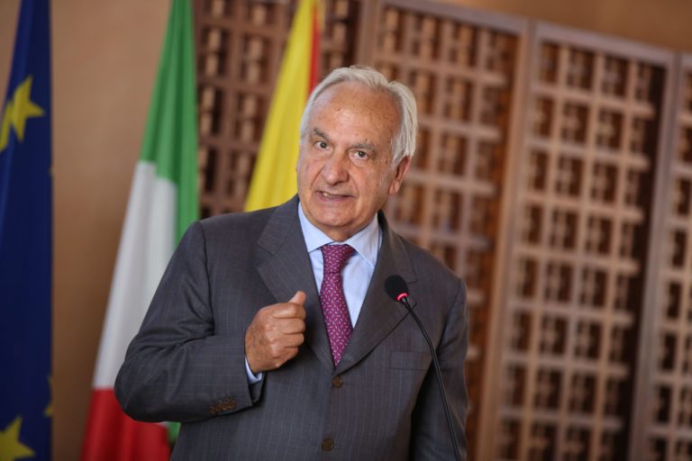 Vaccino, sindaco furbetto a Corleone “mi dimetto”