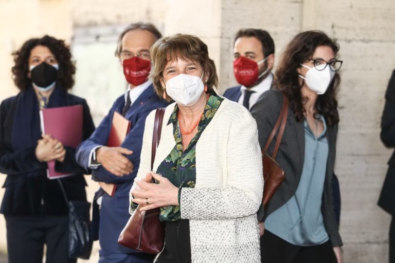 Università, Messa “Lezioni in presenza dopo Pasqua, in base alle zone”