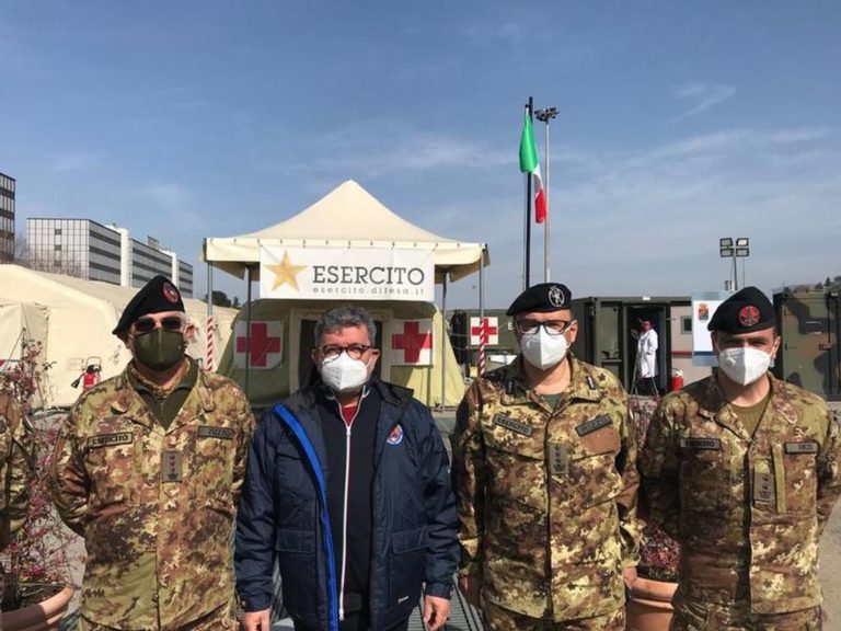 Calabria, Spirlì al presidio vaccinale della difesa di Cosenza
