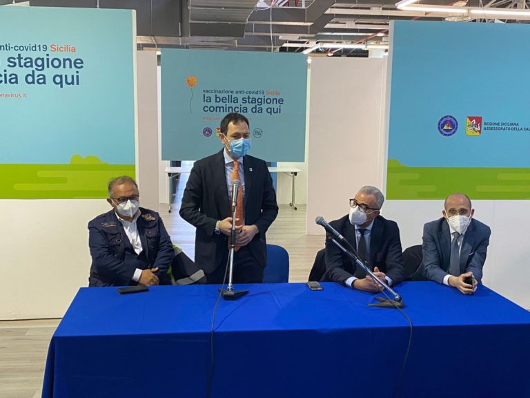 Coronavirus, a Messina inaugurato hub per vaccinazioni di massa