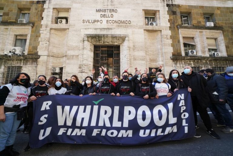 Vertenza Whirlpool, Giorgetti a De Luca “Al lavoro per una soluzione”