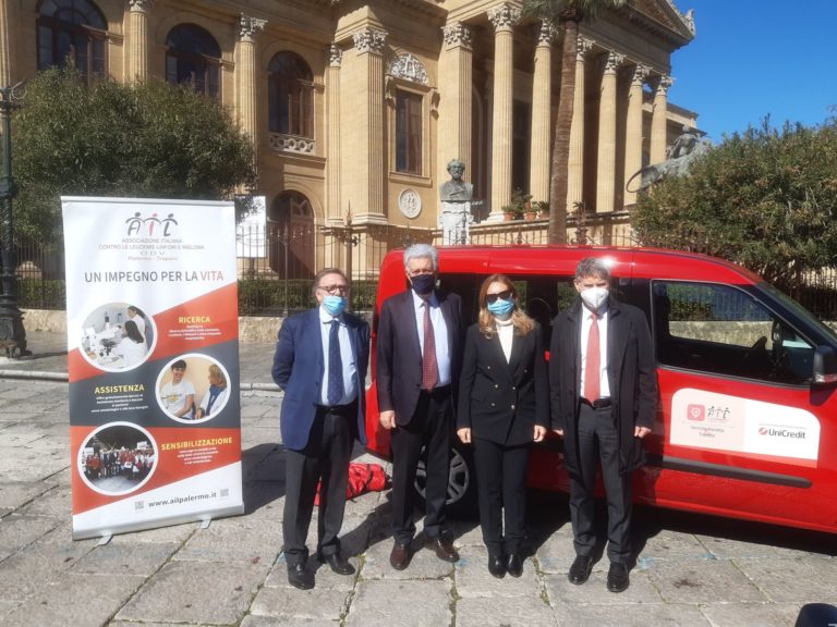 Unicredit dona bus navetta per Ail Palermo e Trapani