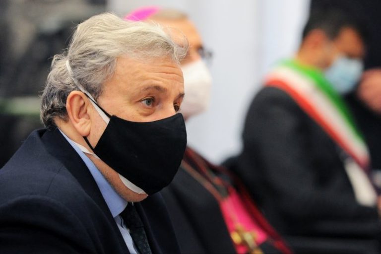 Covid, Emiliano “Ragioniamo su ipotesi zona rossa rafforzata”