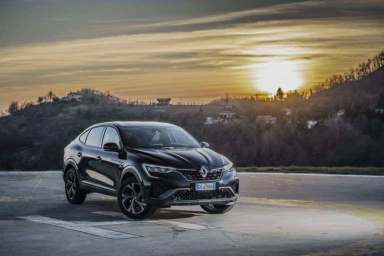 Renault lancia il SUV Arkana, ibrido e dal profilo sportivo