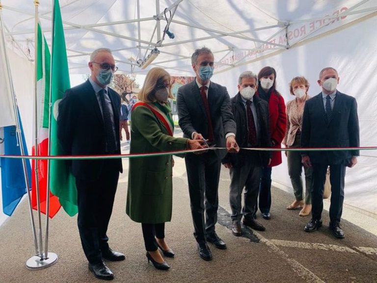 Hub vaccinale Lurate Caccivio, Fermi “Struttura pensata e voluta”