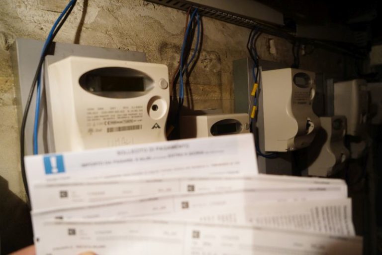 Scattano i rincari per l’energia, +9,9% elettricità e +15,3% gas