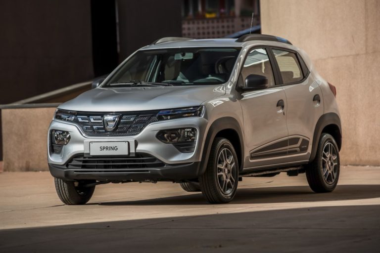 Nuova Dacia Spring 100% elettrica, city car con look da crossover