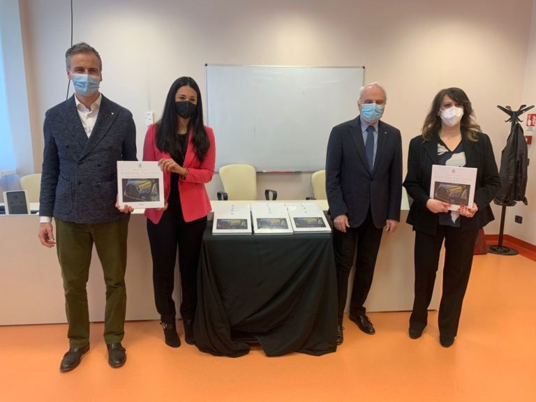 “Missione Paziente”, libro consegnato ad Alessandro Fermi