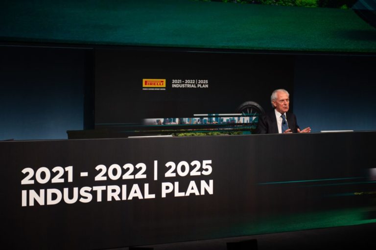 Pirelli punta su vetture premium ed elettriche riducendo emissioni