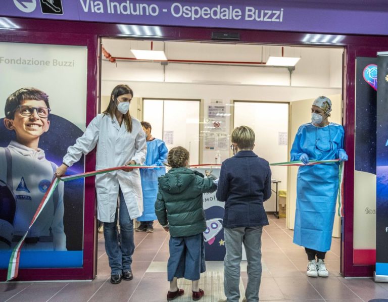 A Milano screening per ambliopia per bambini scuole infanzia