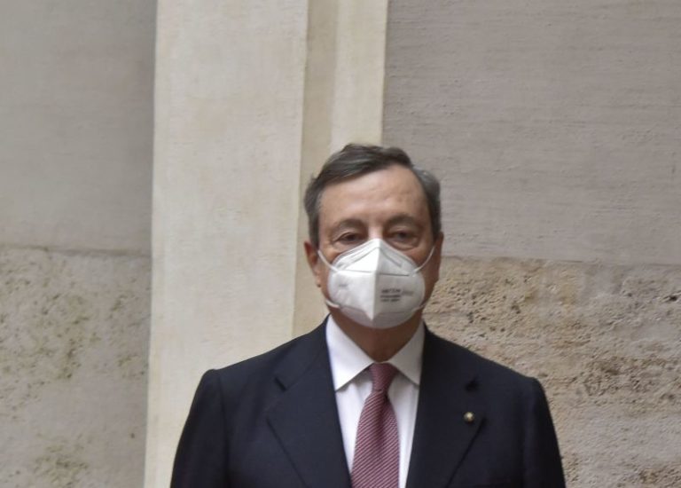 Covid, Draghi “Lo Stato c’è e ci sarà. La campagna vaccini prosegue”