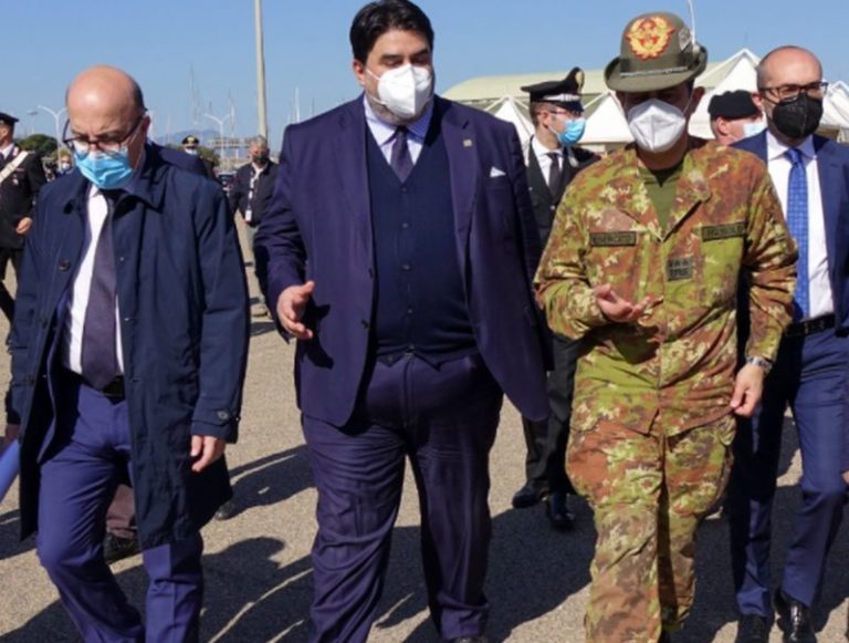 Vaccino, Figliuolo inaugura hub Cagliari, Solinas “Serve collaborazione”