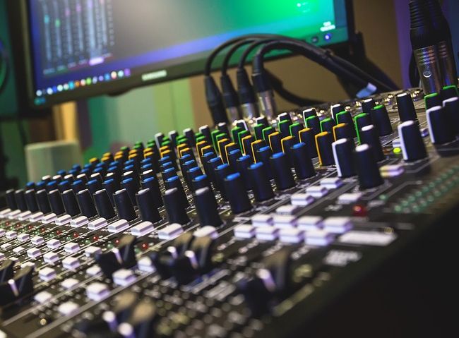 Tv e radio locali, da Regione Lombardia contributo di 500.000 euro