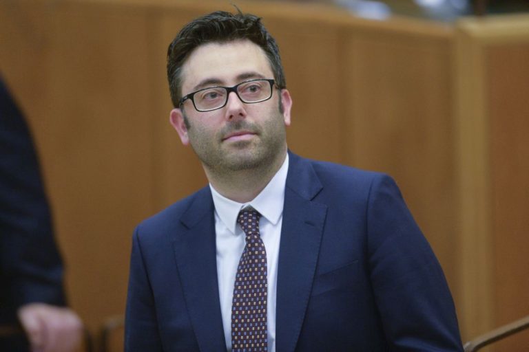 Lazio, Buschini si dimette “Lascio per garantire trasparenza”