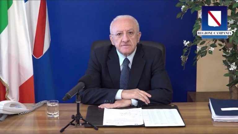 De Luca a Draghi “Perchè 210mila vaccini in meno ai campani?”