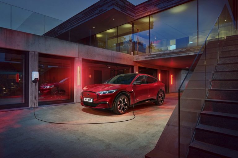 Nuova Mustang Mach-E, la sportiva 100% elettrica