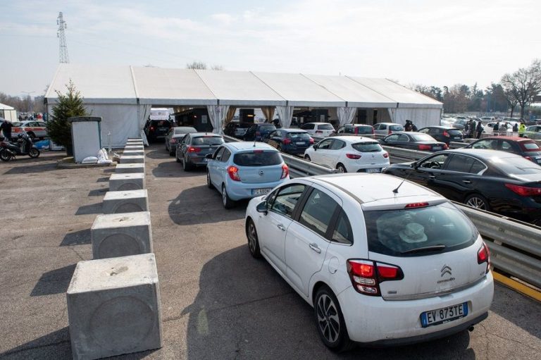 Coronavirus, da domani a Orbassano vaccinazioni restando in auto