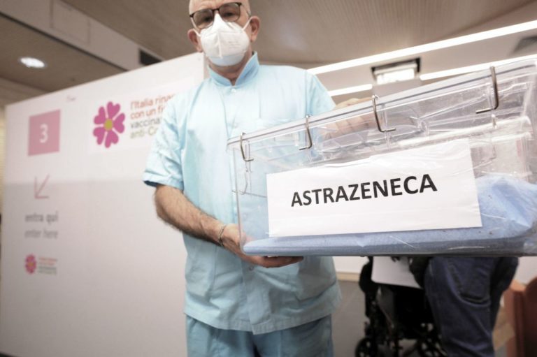 Vaccino Astrazeneca, Moratti “Nessun allarme rinunce”