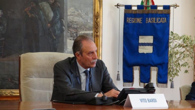Bardi “In Basilicata da lunedì vaccini da 150 medici famiglia”