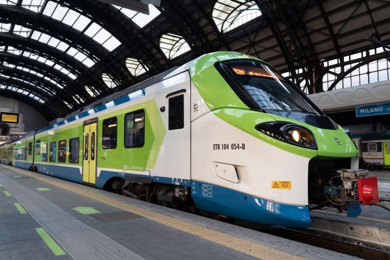 FerrovieNord e Alstom firmano contratto per 20 treni a media capacità