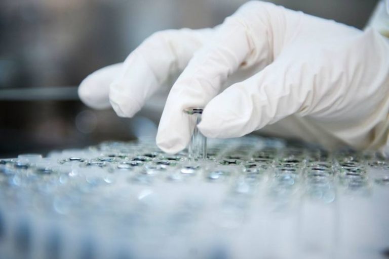 Vaccino, da rapporto Aifa segnalazioni gravi pari a 7,1% del totale