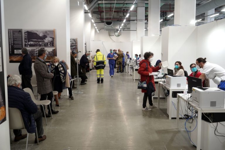 Vaccino, in Sardegna aperte adesioni al portale per nati 1952/’55