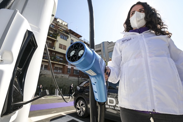 Sardegna, da Regione fondi per ricarica elettrica su strade extraurbane