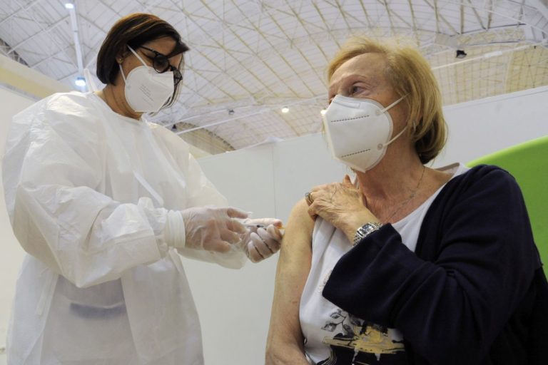 Vaccino, in Campania 1.241.380 le dosi complessivamente somministrate