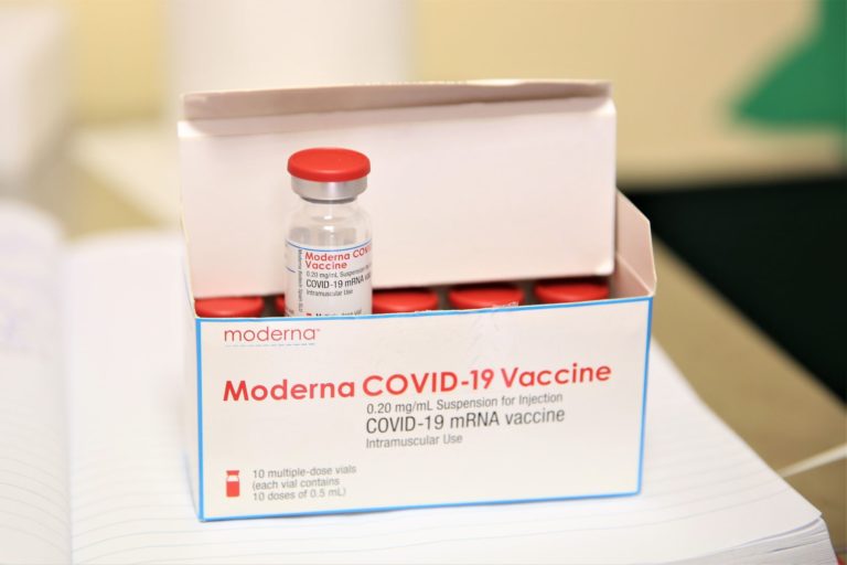SDA consegna 33.400 dosi di vaccino Moderna in Sicilia