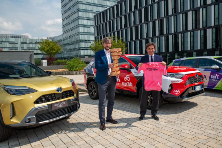 Toyota consegna a RCS le auto ufficiali del Giro d’Italia 2021