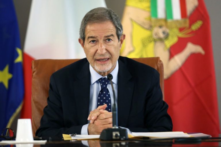 Vaccino, Musumeci:  “Sicilia supera ancora target settimanale”