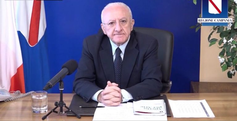 Covid, De Luca “Se non facciamo attenzione ci giochiamo l’estate”