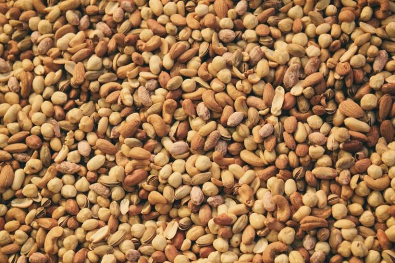 Coldiretti, consumi frutta secca +9% ma è invasione turca