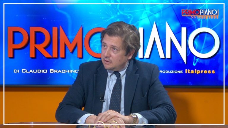 Sileri “Torneremo a riabbracciarci, purché vaccinati”