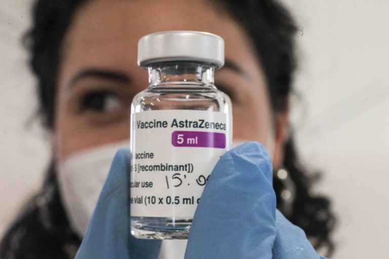 Vaccino, da domani in Sicilia AstraZeneca ai 40enni senza prenotazione
