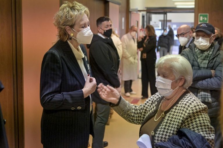 Covid, Moratti “Riaprire visite in Rsa con certificazione verde”